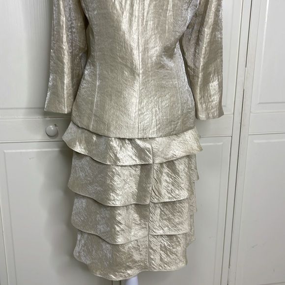 Jessica Howard 2Pc Champagne Satin Hammered Tiered Dress & Blazer Sz 16 Sheath - Picture 13 of 16